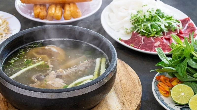 Top 10 quán phở bát đá nên thử khi đến Sài Gòn